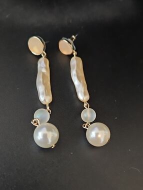 Elegant Gold Pearl Drop Earrings - Cream Pearl Dangles